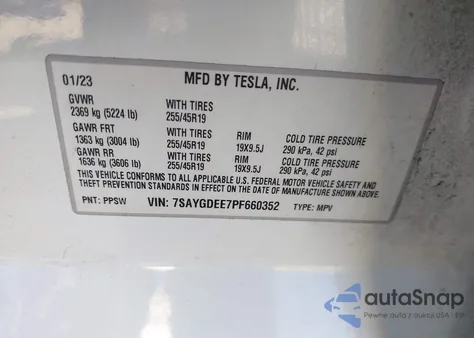 2023 Tesla Model Y Awd/Long Range Dual Motor All-Wheel Drive z USA, uszkodzony, nr VIN 7SAYGDEE7PF660352